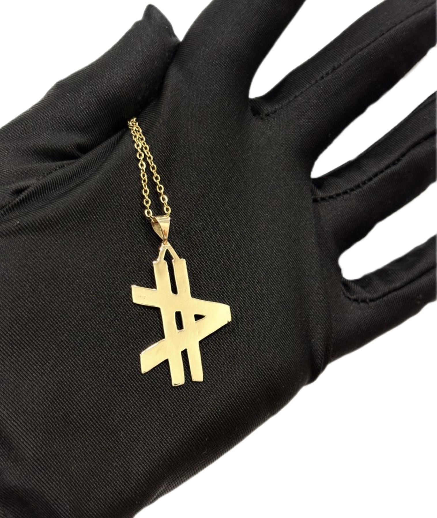 > 18K GOLD PENDANT image