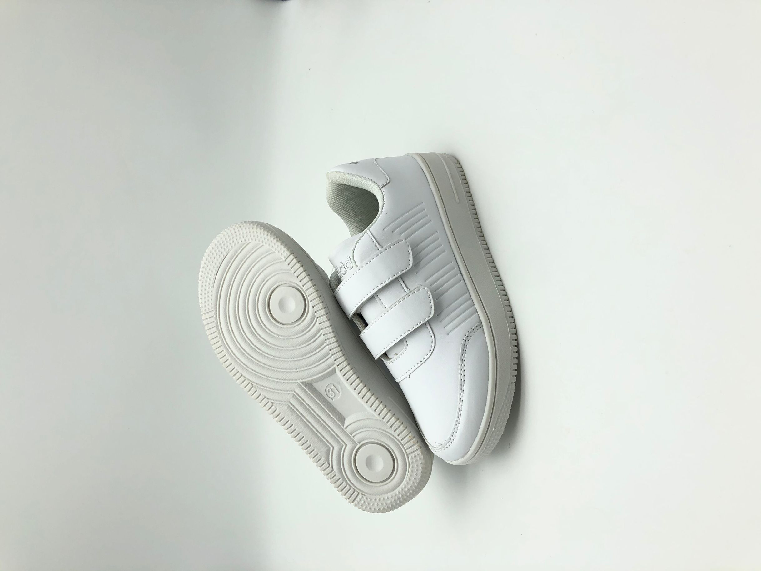 Azeus Giovanni Sports Sneakers Image