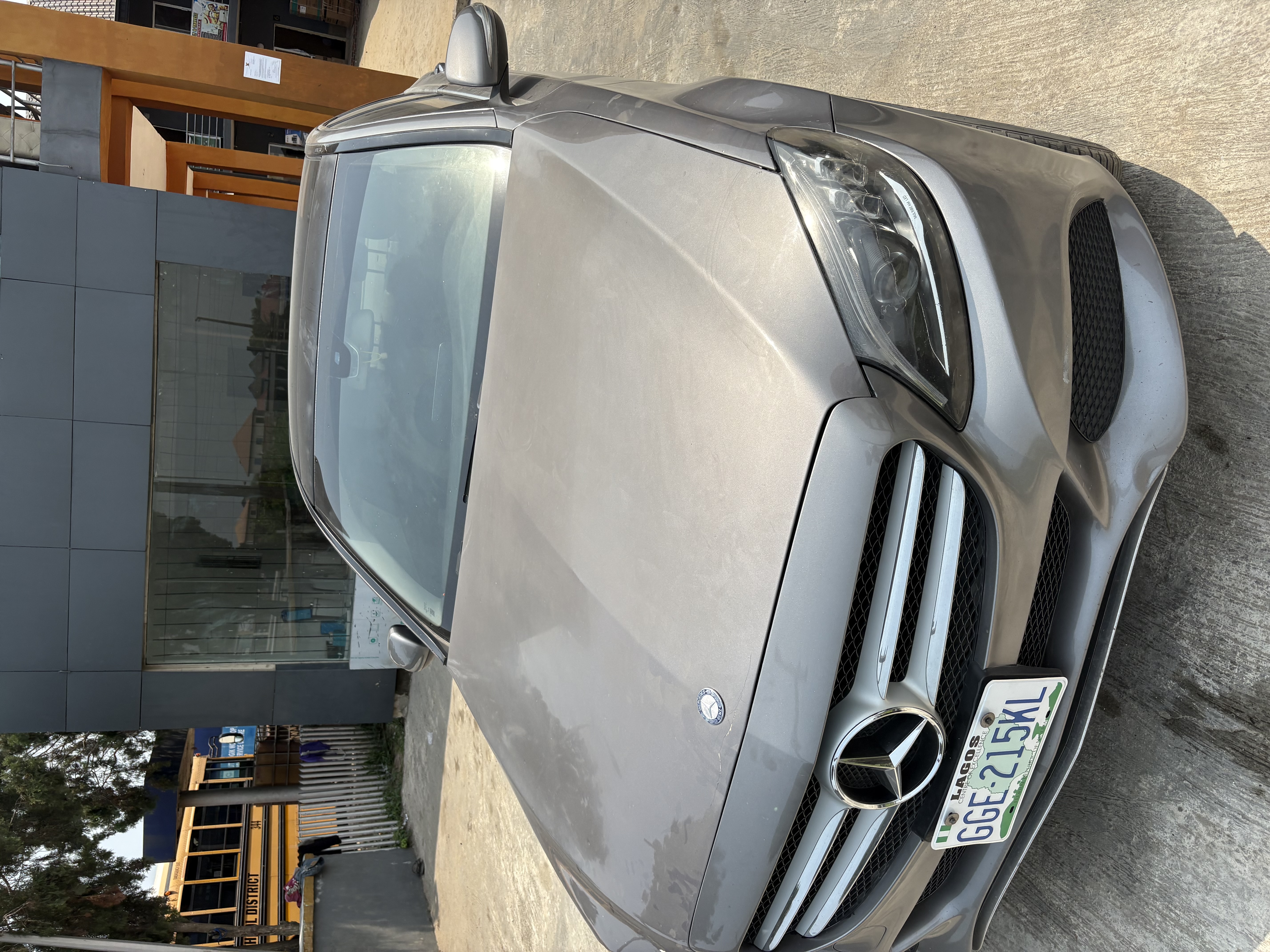 RICH DREAMS TEE image