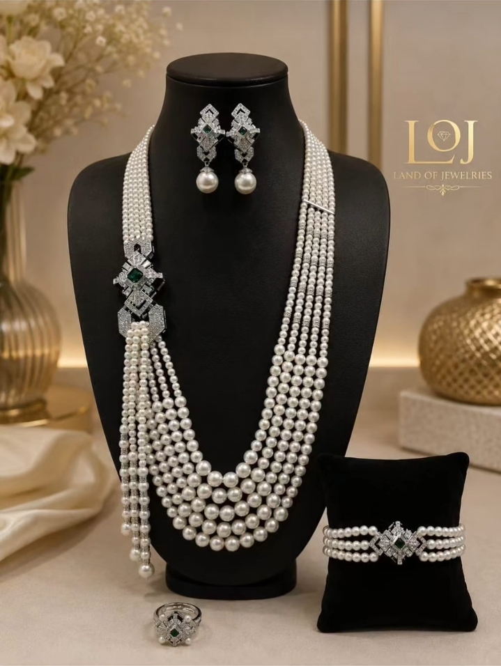 Gorgeous Shell Pearl Necklace image