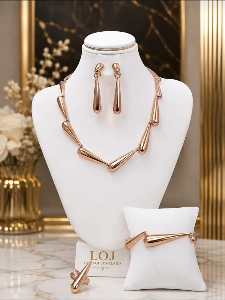Dainty Piece Gold Inspired image