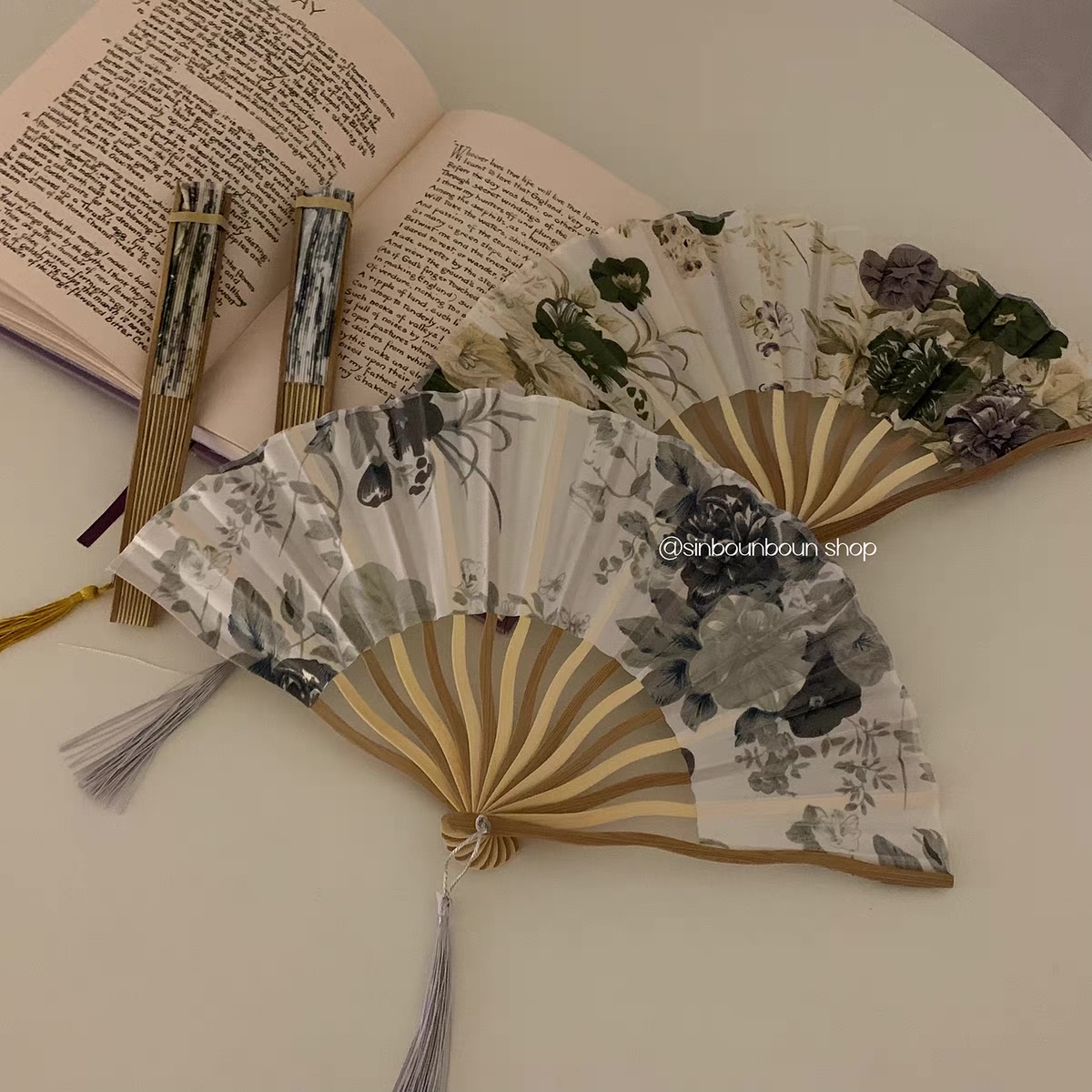 Seoul unique hand fan AC133 image