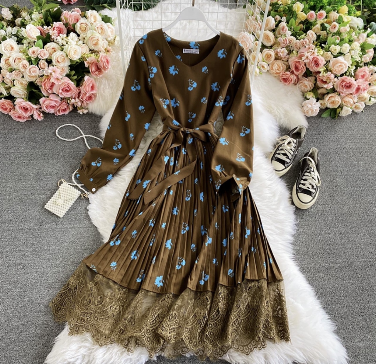 Ex marks the spot lace dress CD174 image