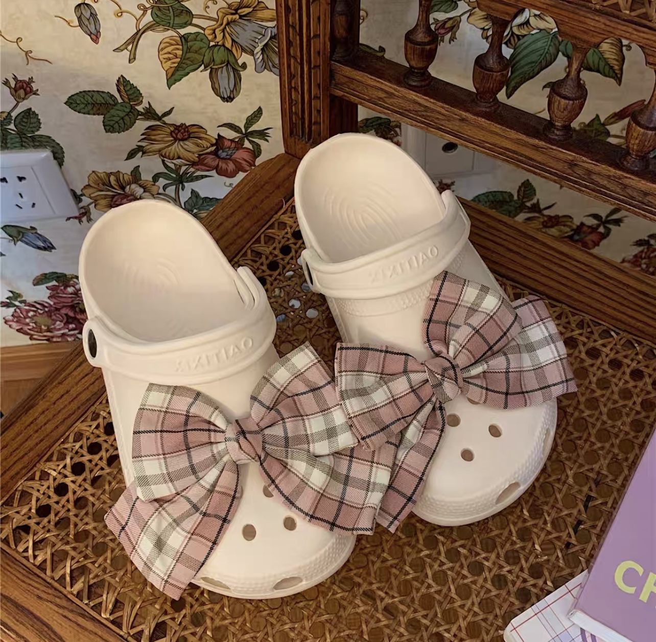 BFF party crocs SNZZ321 image