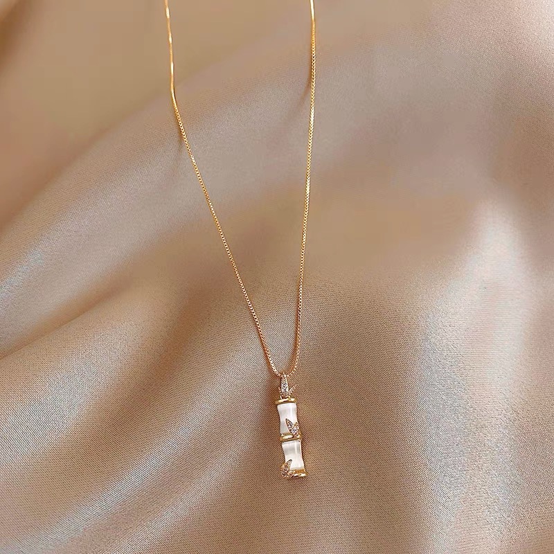 Bond with me crystal necklace JW107 image