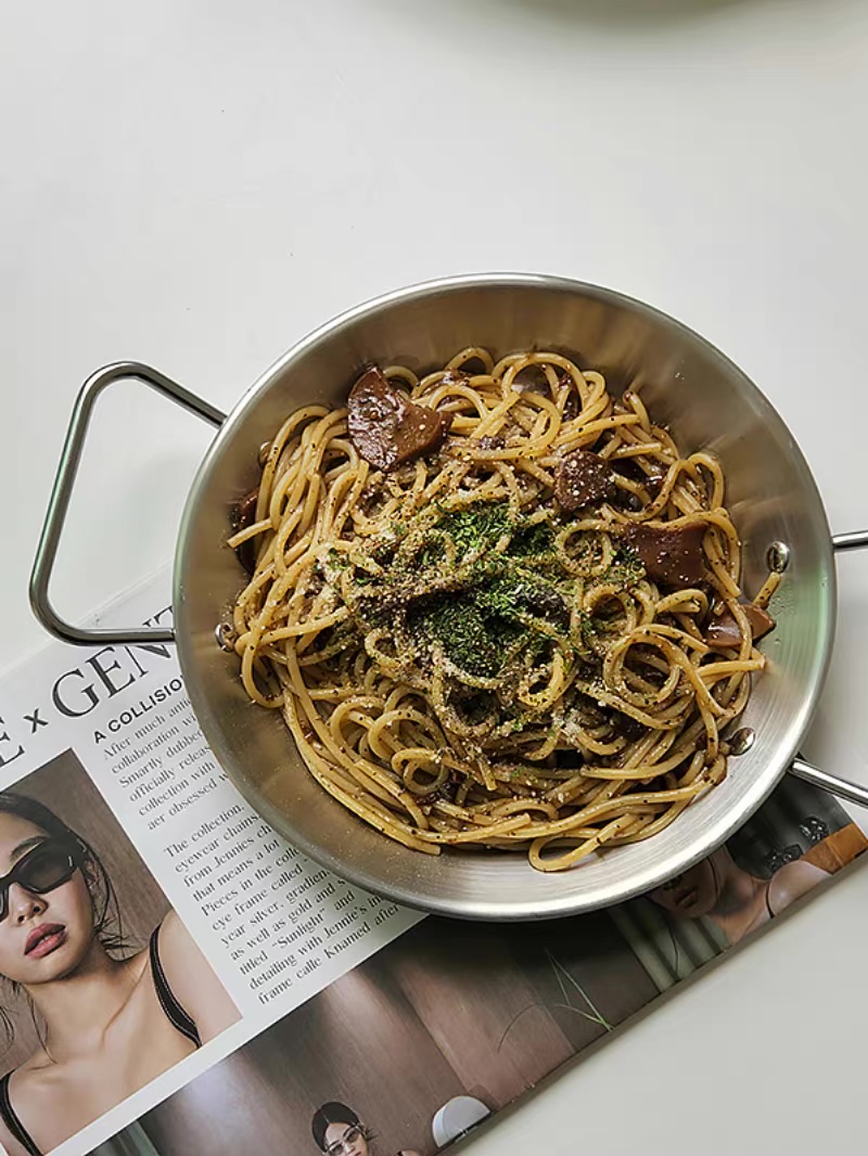 Tasty meals in dish bowls DCZZ157 image