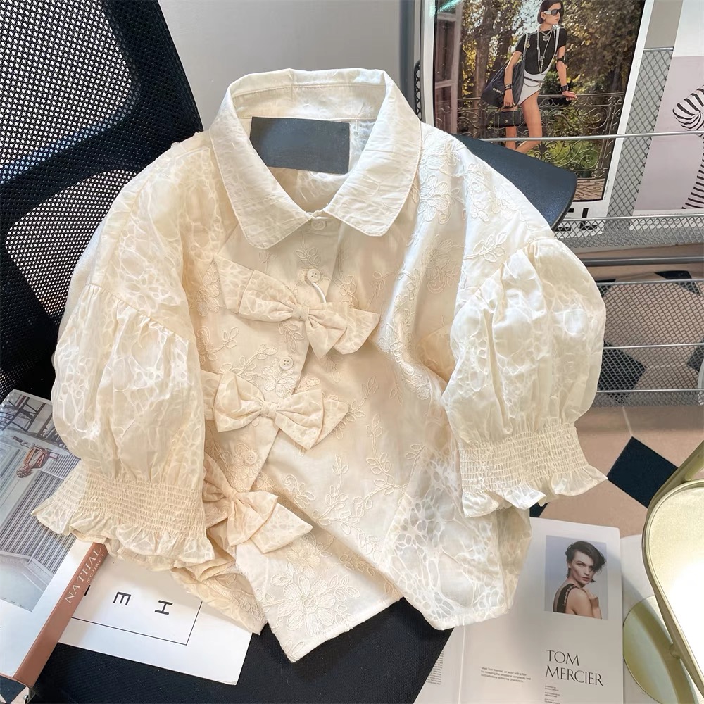 Quiet but wild lace blouse BE144