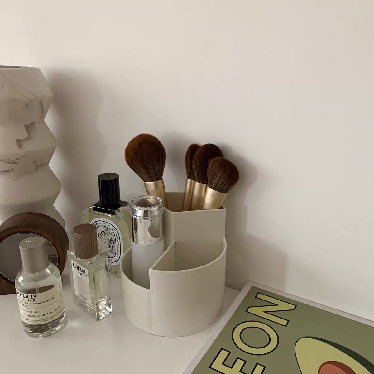 Perfume / brush holder MK111 image