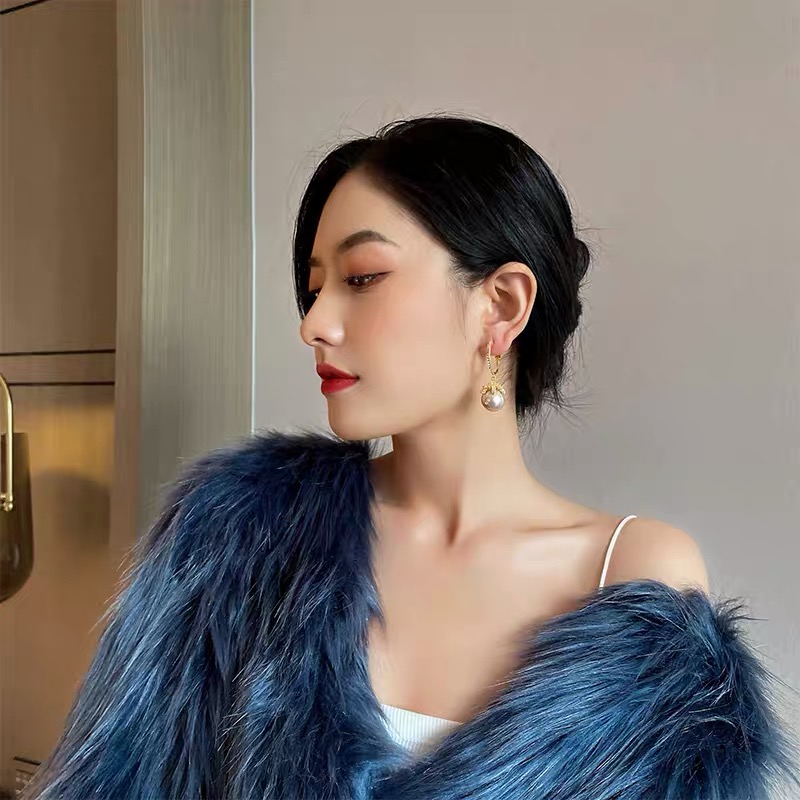 Evening out diamond set earrings JW116 image