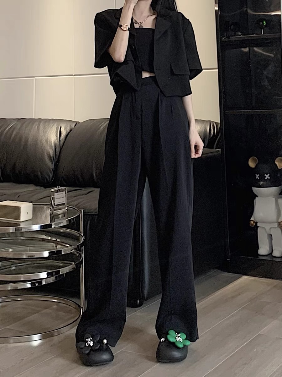 Kaws designers crocs SNZZ405 images