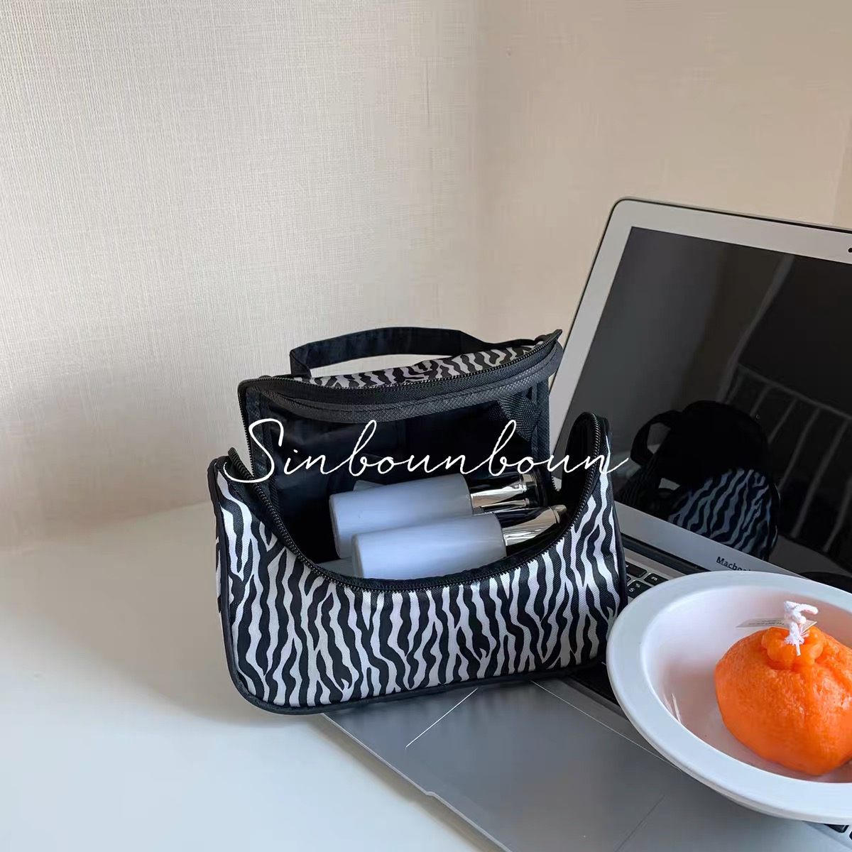 Cosmetics bag MK110 image