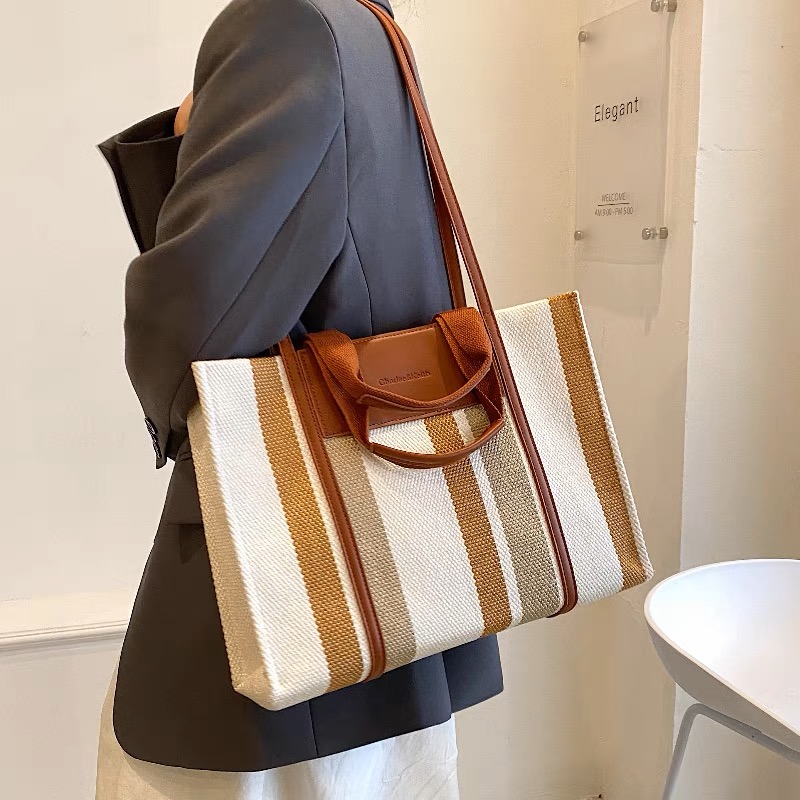 Rich aunty vacay bag BG184 image