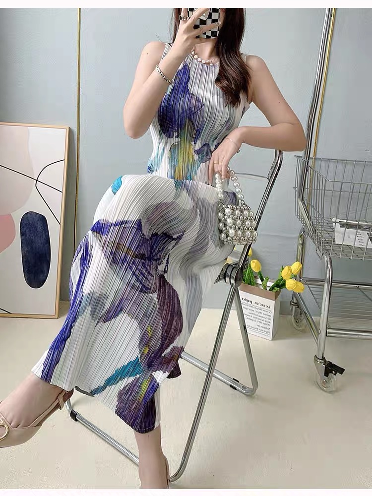 Party goes on gown CBC141 image