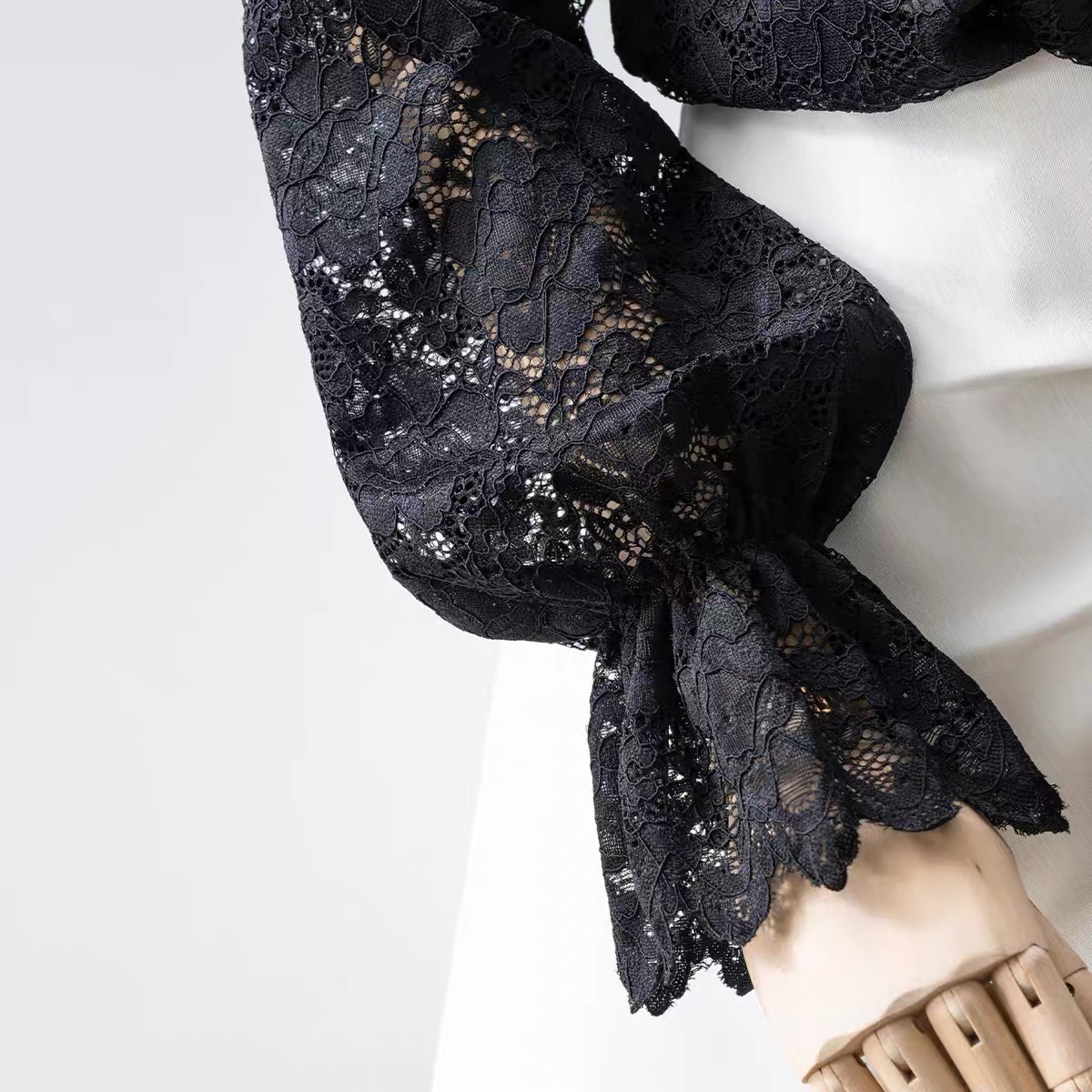 Perfectly sewn to luxury lace blouse ZV101 image