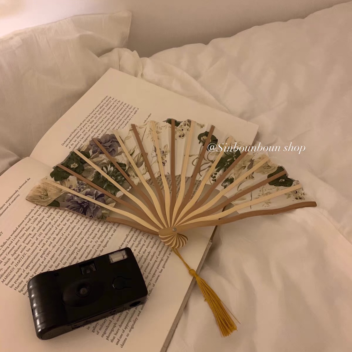 Seoul unique hand fan AC133 image