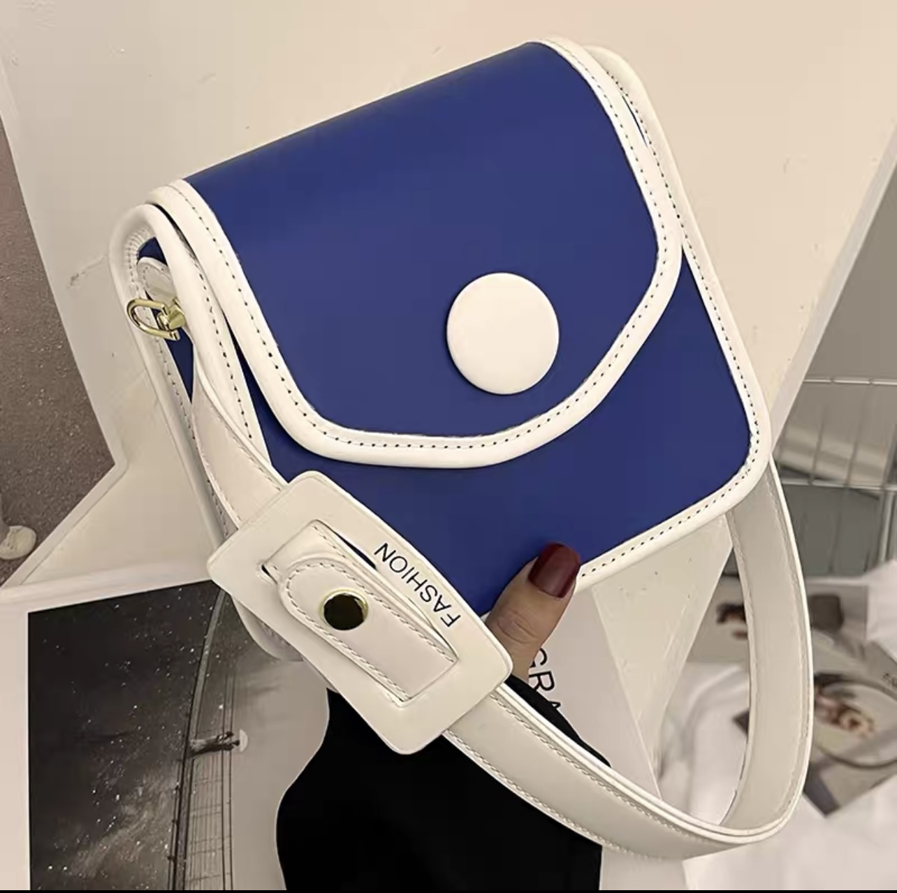 Summer essential sling bag BG183 image