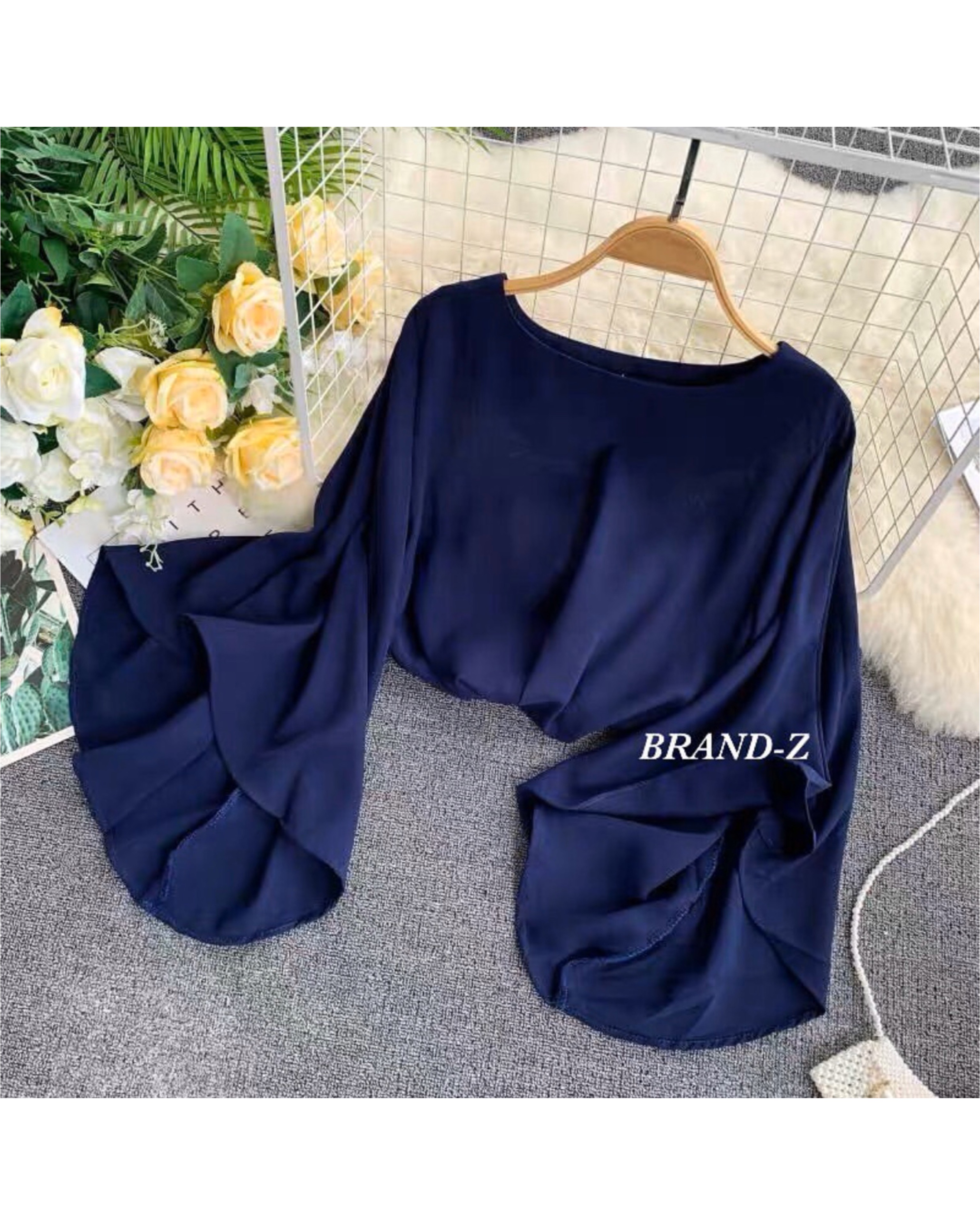 Wonderland flayed sleeve blouse BE105 image