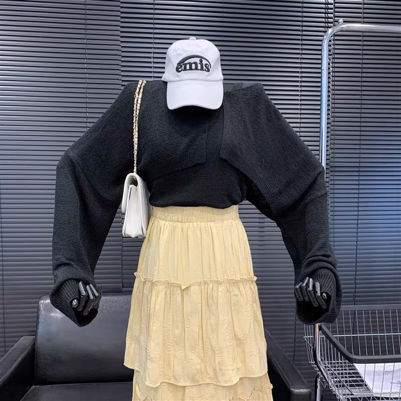 Friendly casual vest & slip on set image