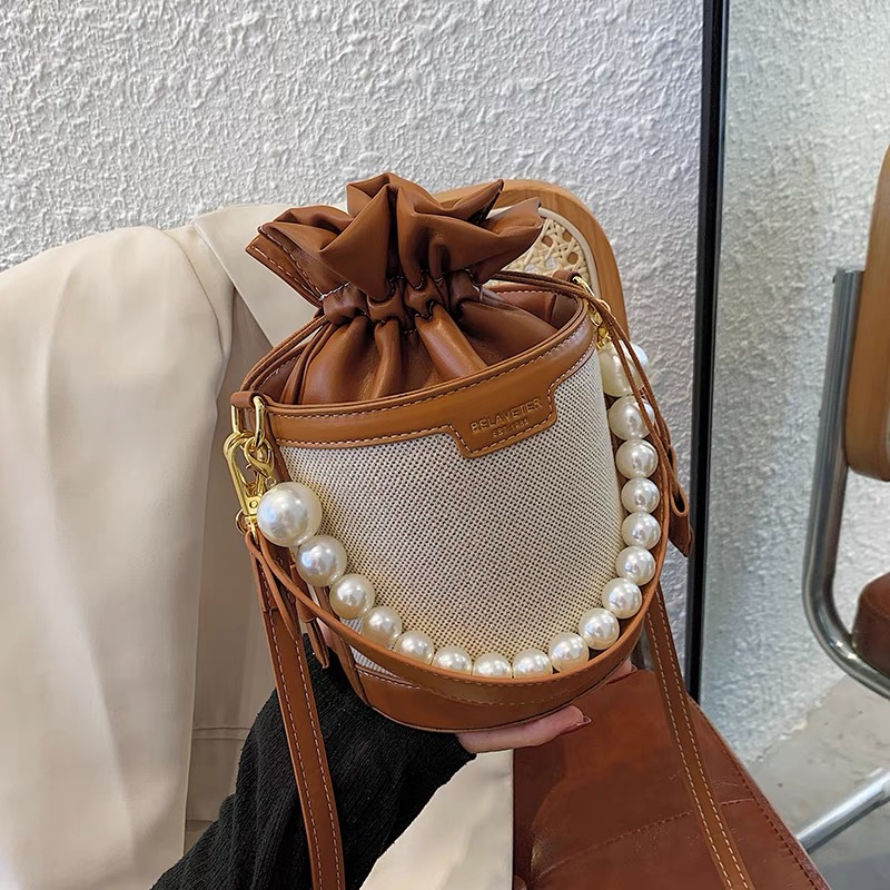 Queen of everything pearls muffin bag BG116