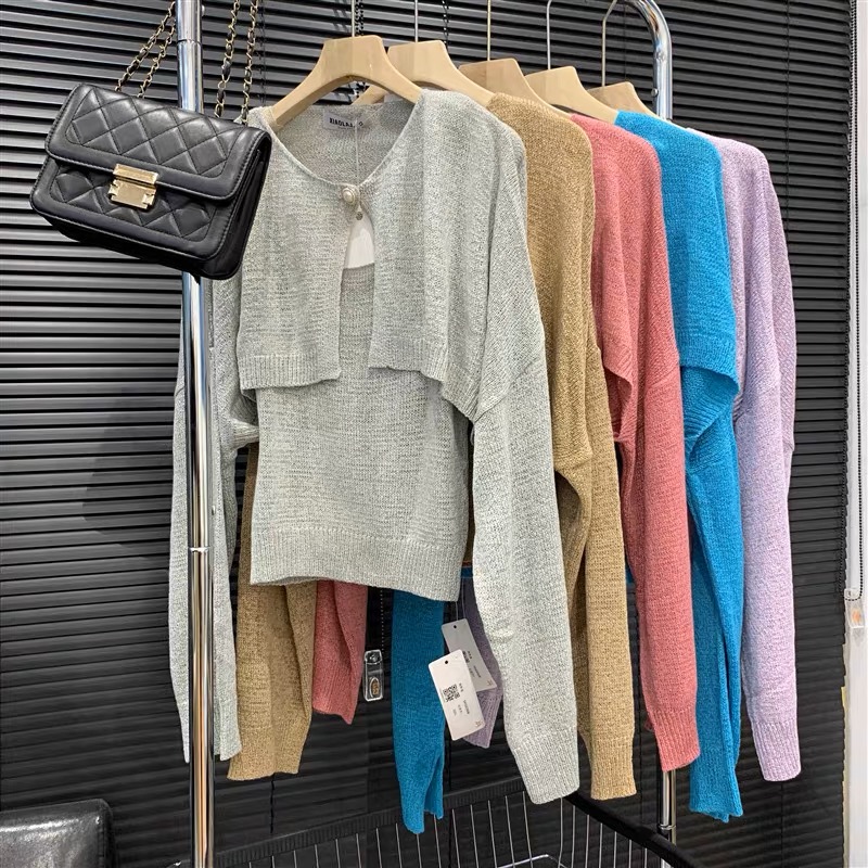 Friendly casual vest & slip on set image