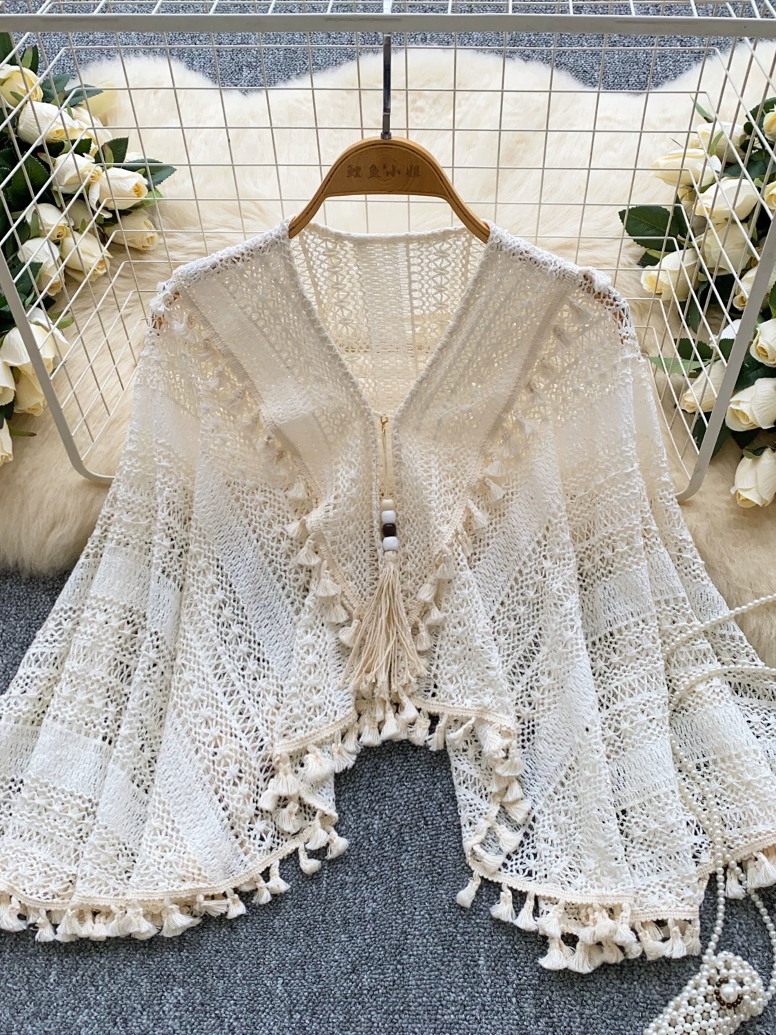 Romance awaits shawl top KTO189