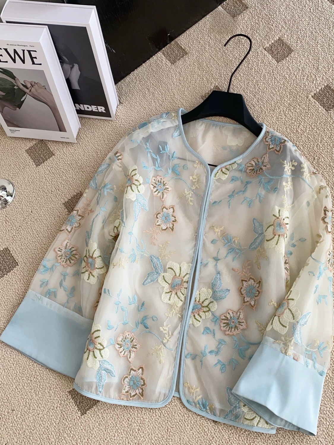 Lost in Paris top CTO1101 image