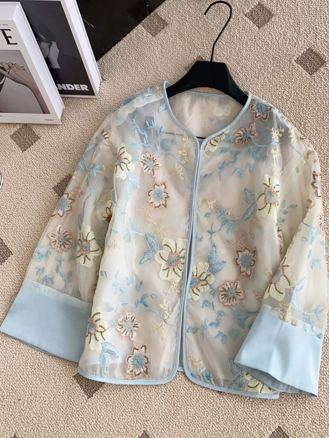 Lost in Paris top CTO1101 images