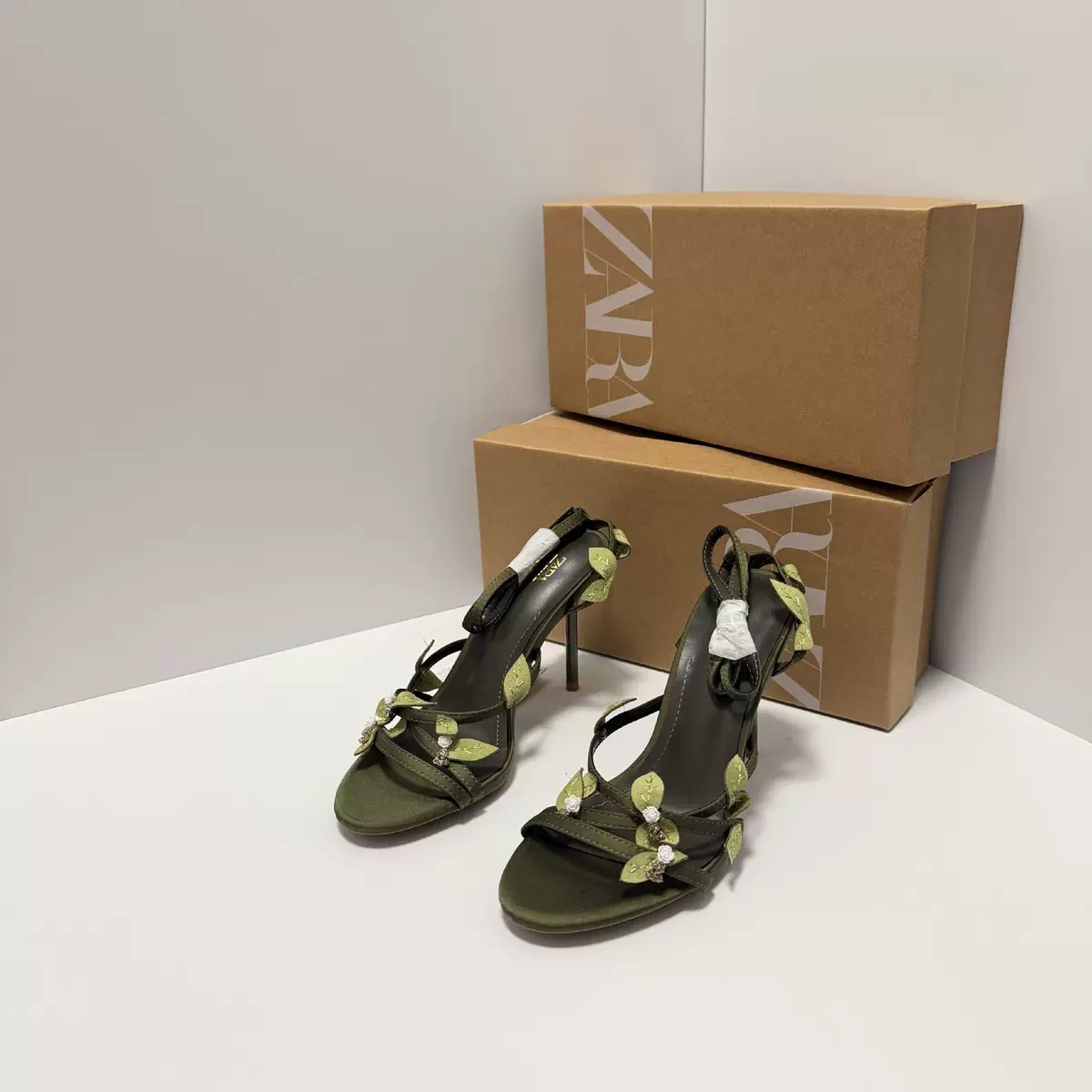 Yasmine floral heels HE101 image