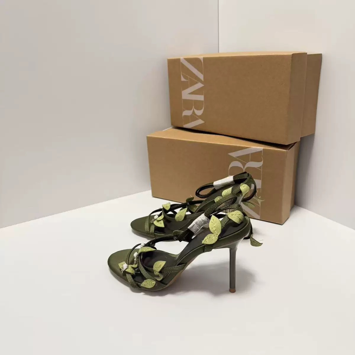 Yasmine floral heels HE101 image