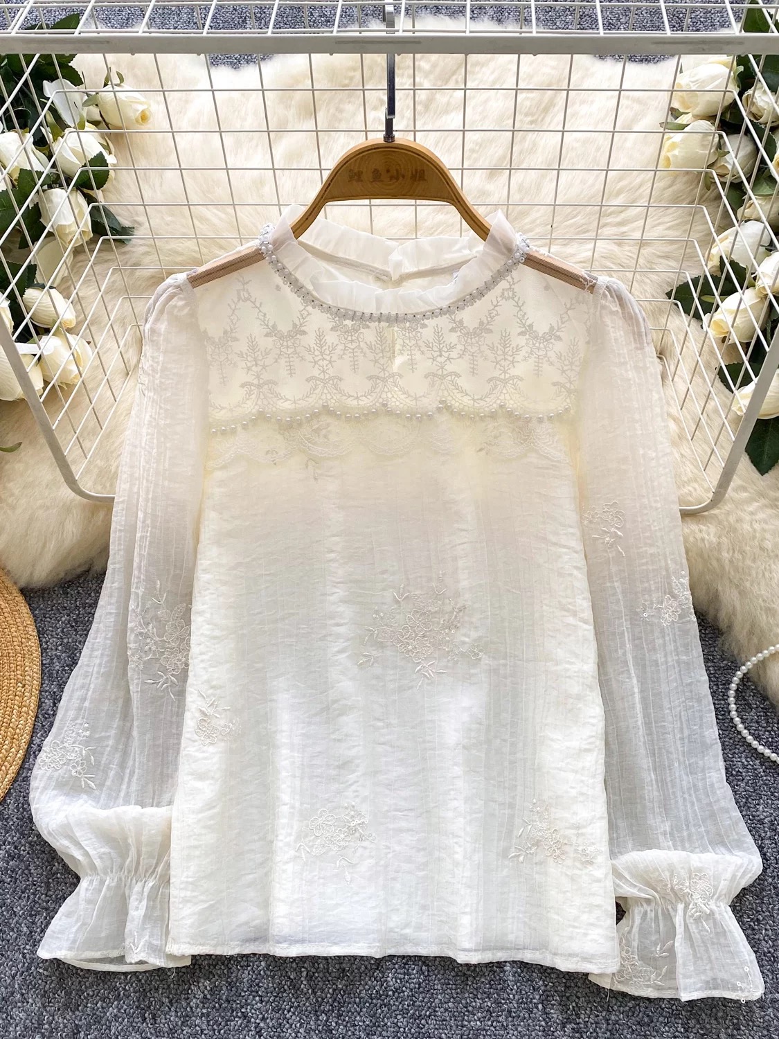 On command blouse BE443