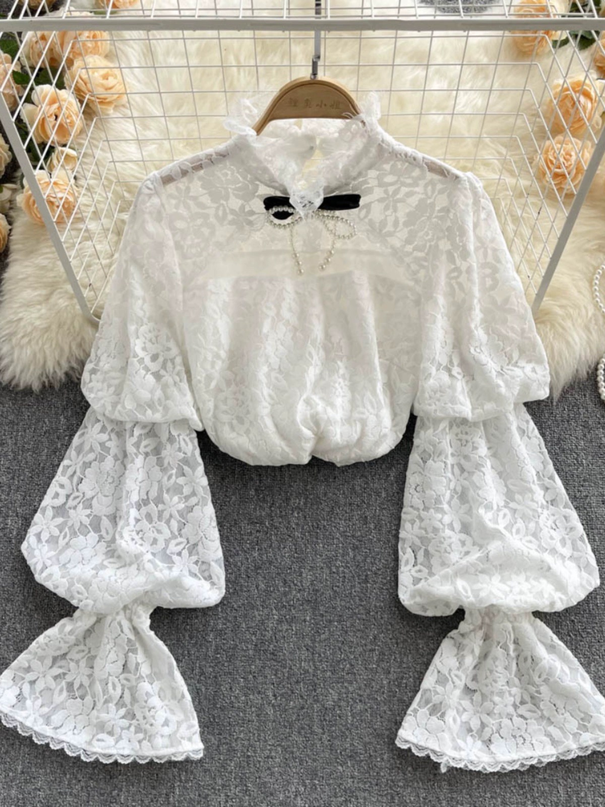 Vibing and thriving lace top FTO142