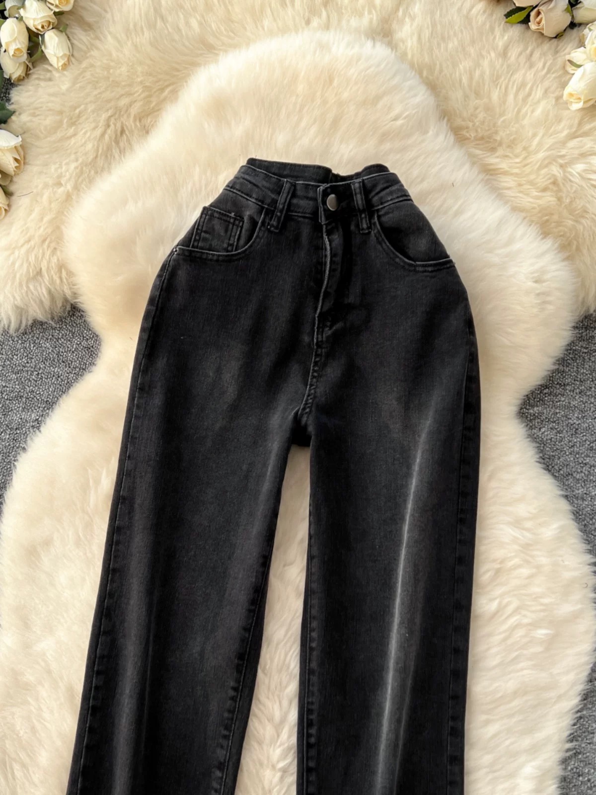 Always in a party mode Capri short jeans JN117 images