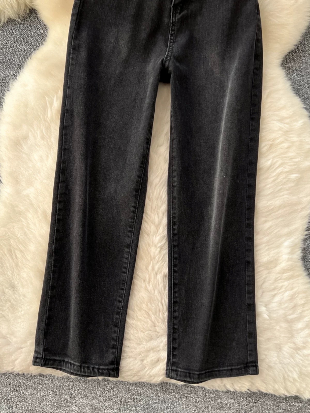 Always in a party mode Capri short jeans JN117 images