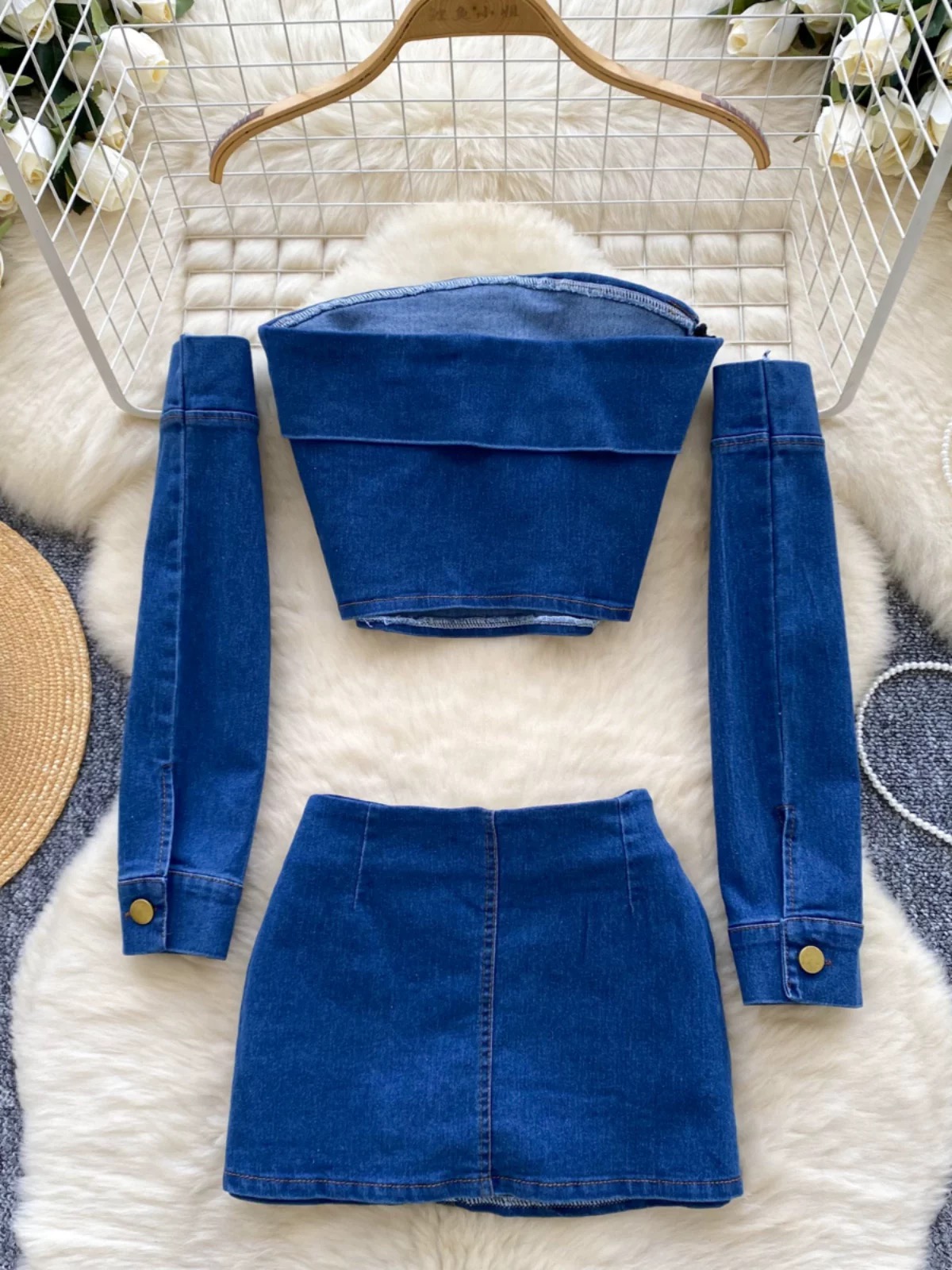 On a business trip set DTP170 image