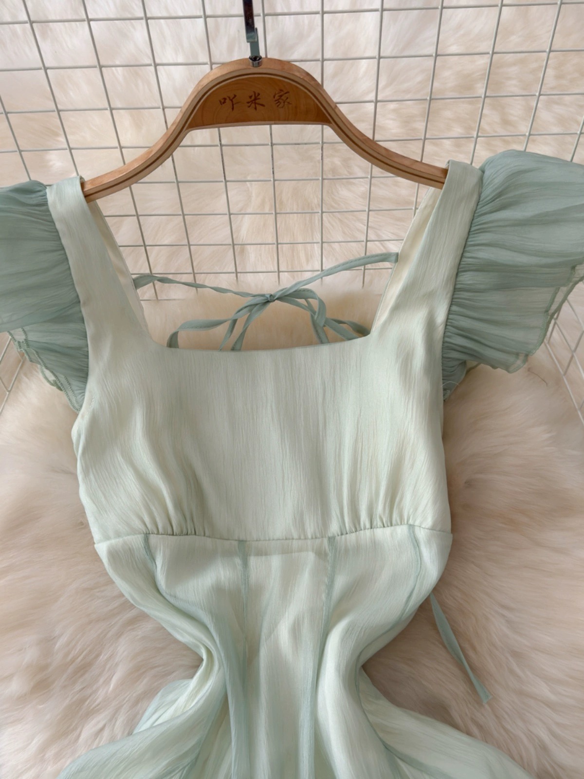 Listen to me dress FD892 image