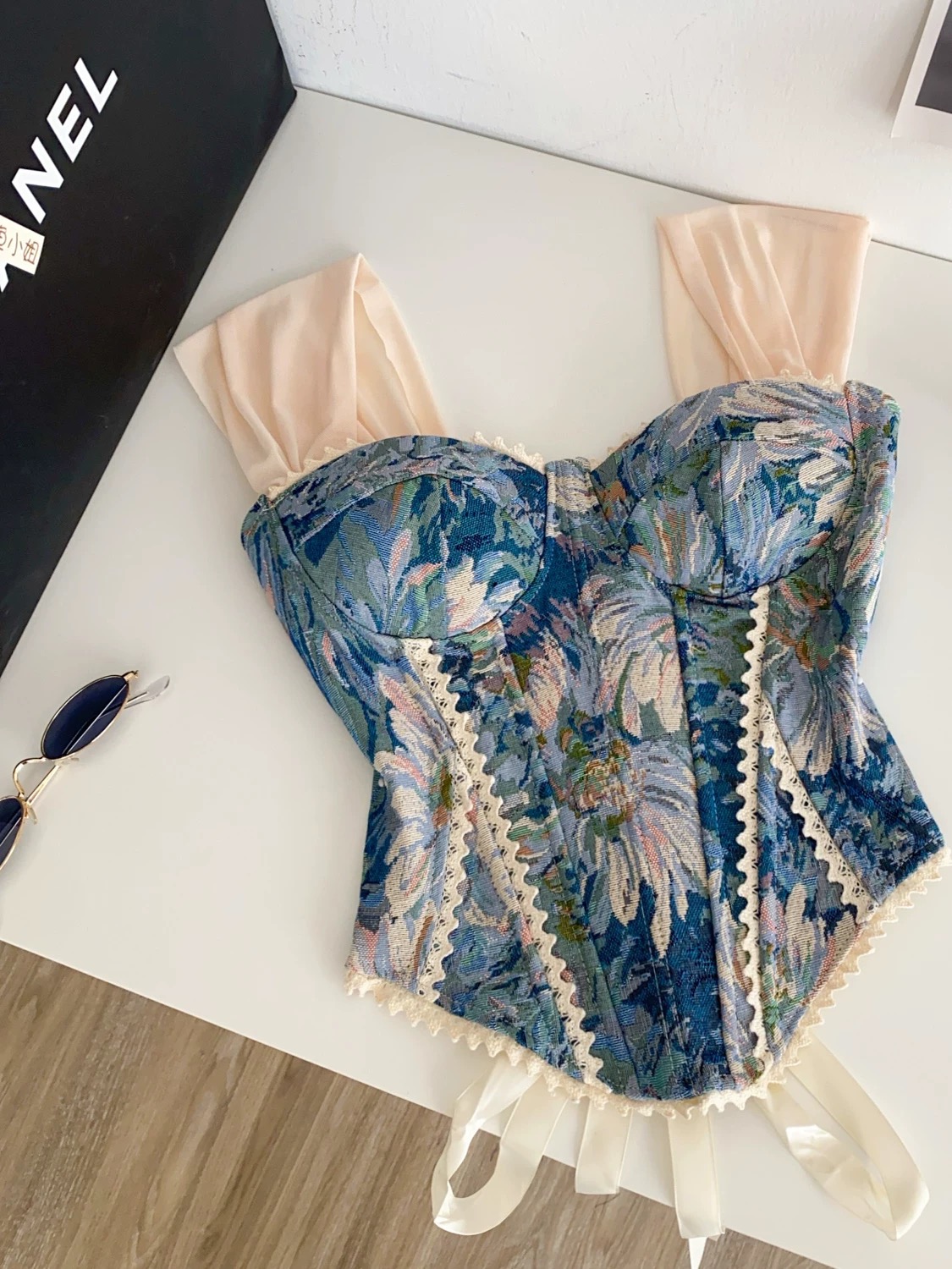 Floral fields top CS187 image