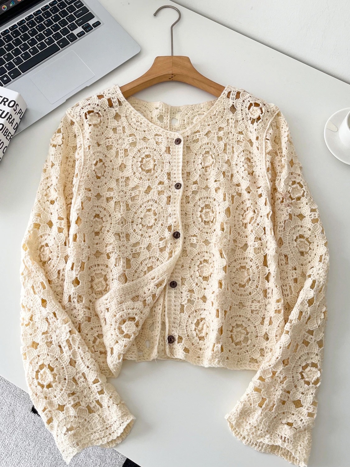 A renaissance story crotchet top KTO276 images