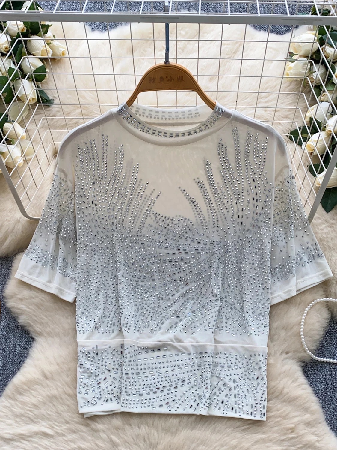 Catching looks top CTO762 images