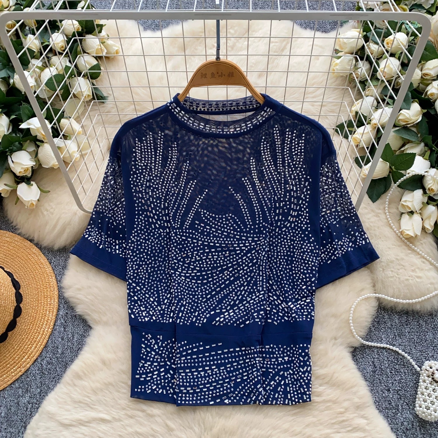 Catching looks top CTO762 images