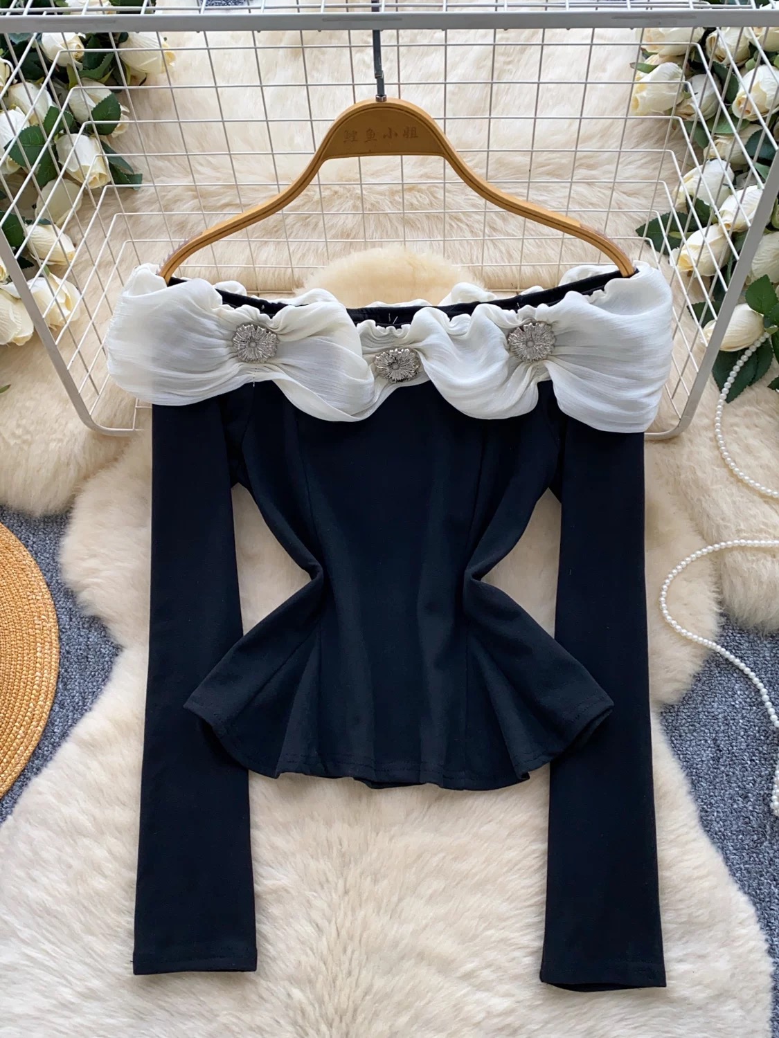 Everybody’s watching me top CTO747 image