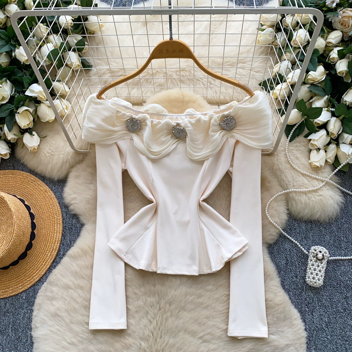 Everybody’s watching me top CTO747 image