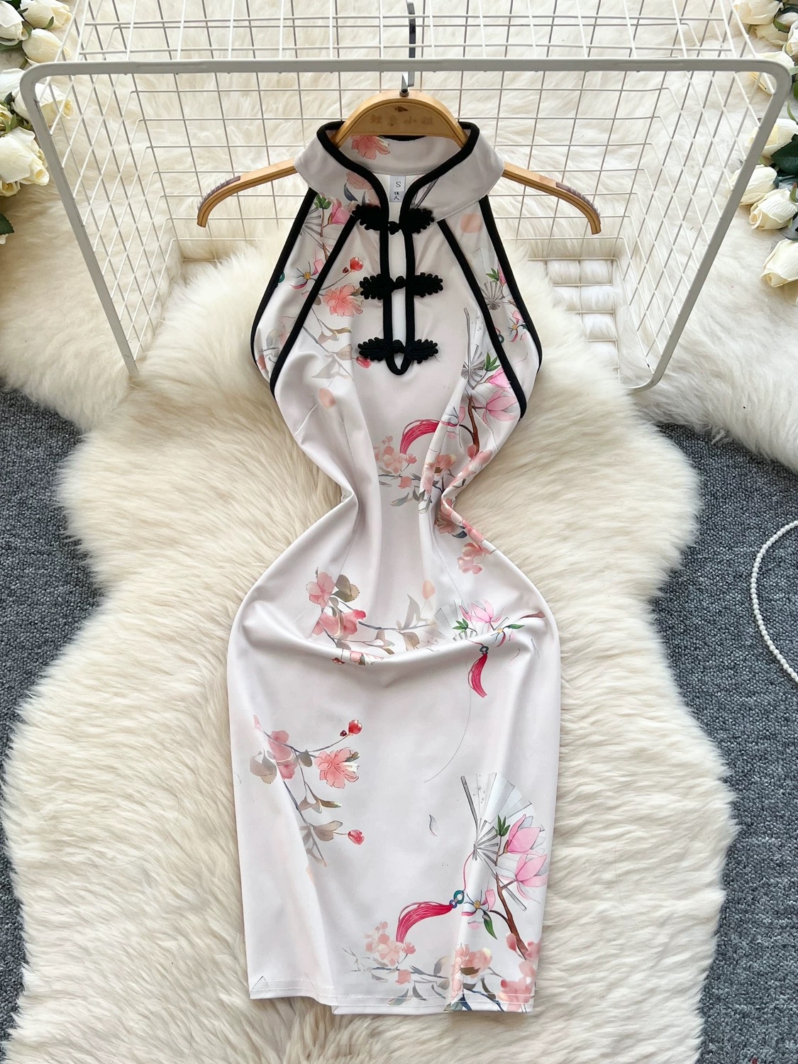 Statuesque body qipao dress Q205 image