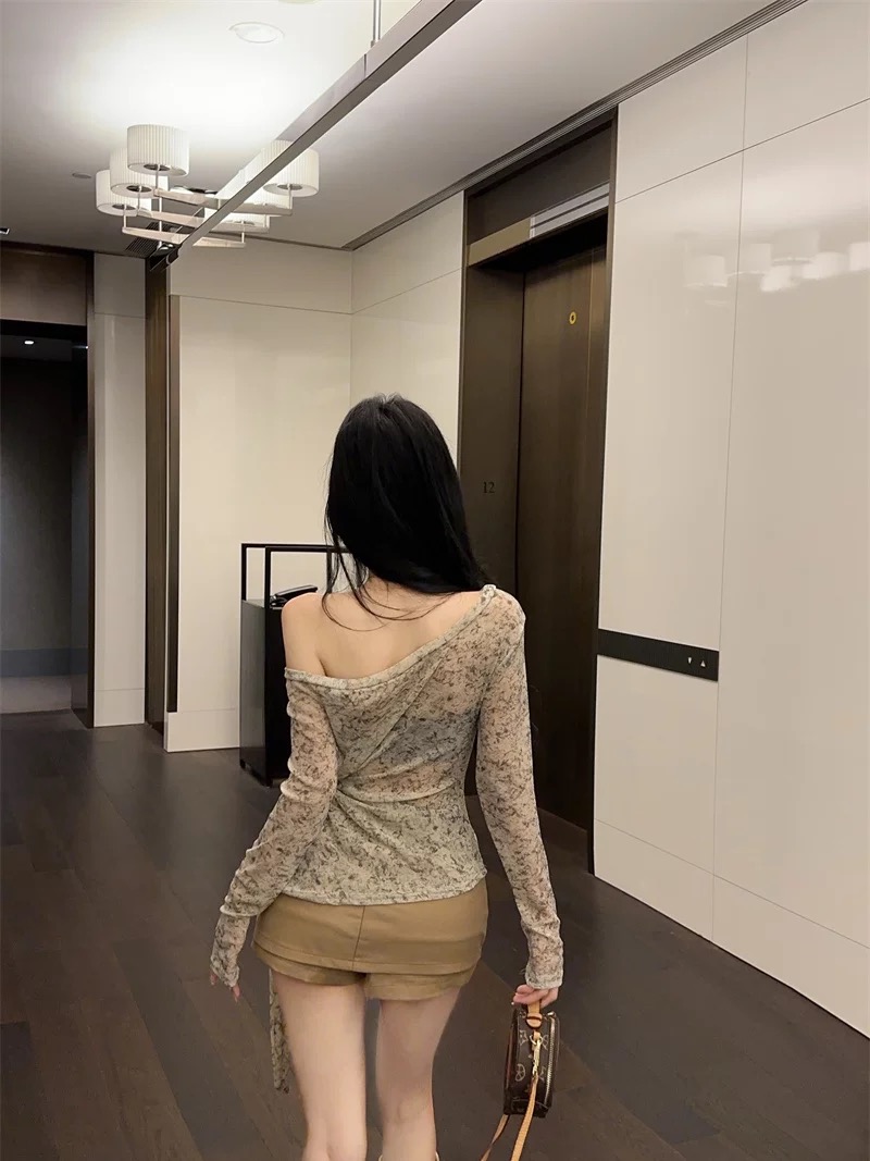 Famous babe top CTO612 image