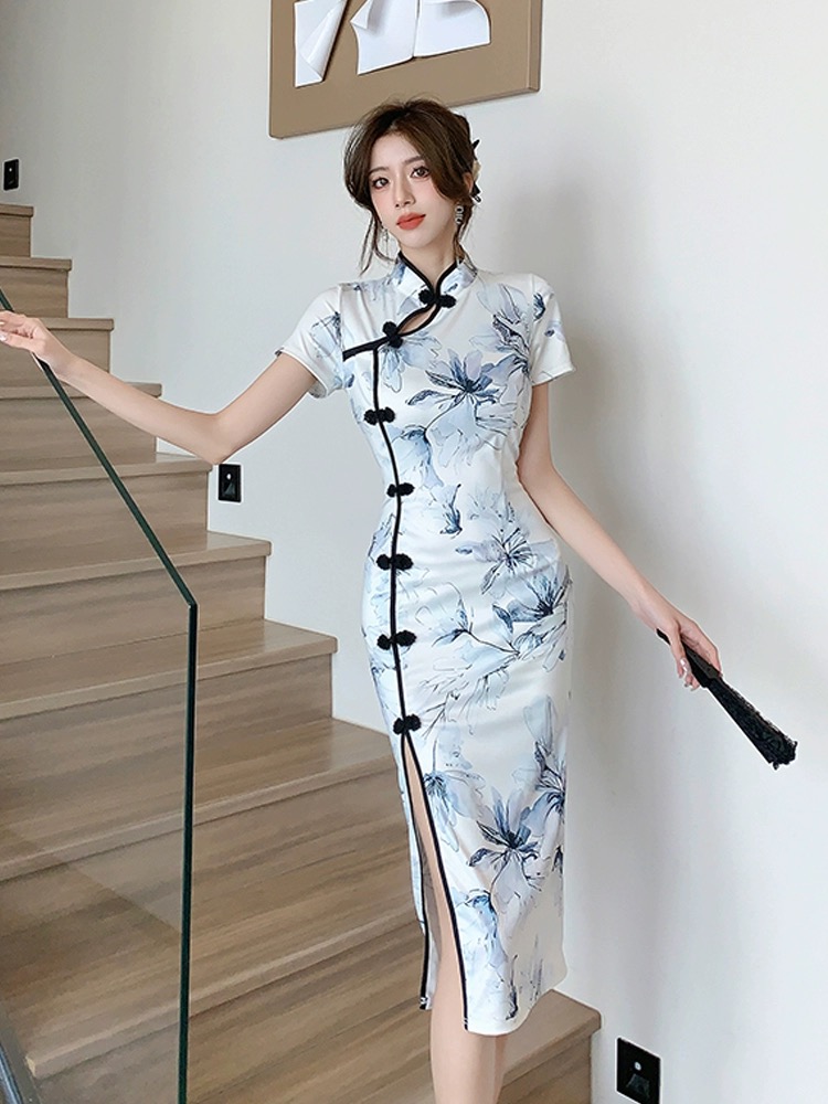 Hugging my curves qipao dress Q142