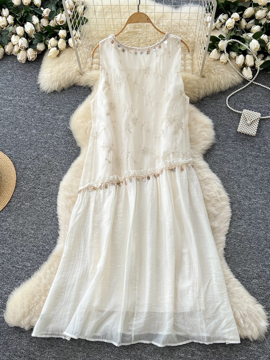 Model attitude dress CD717 image