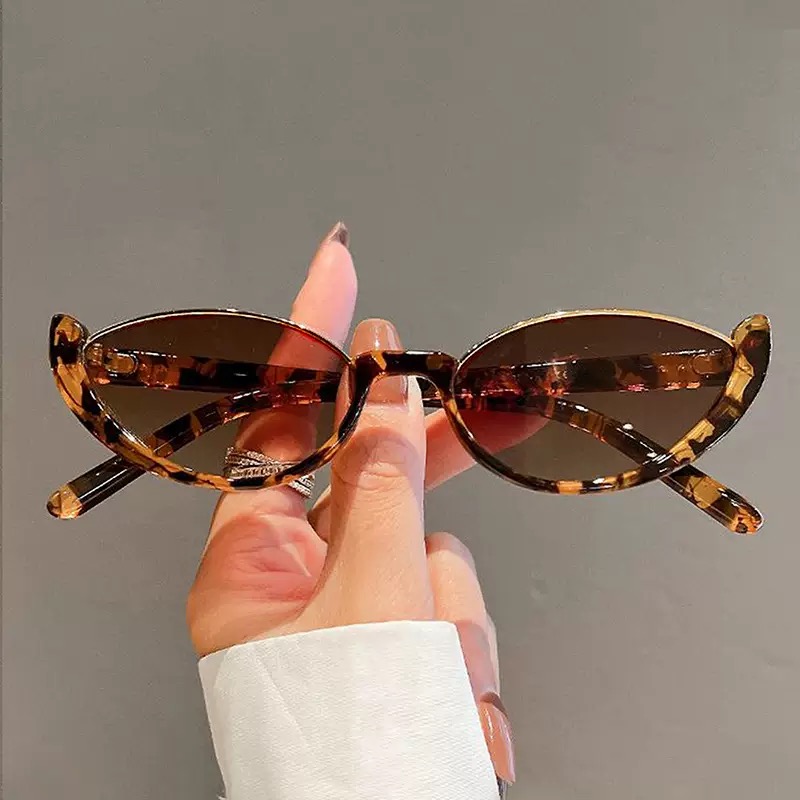 Pretty and proper glasses AC183 image