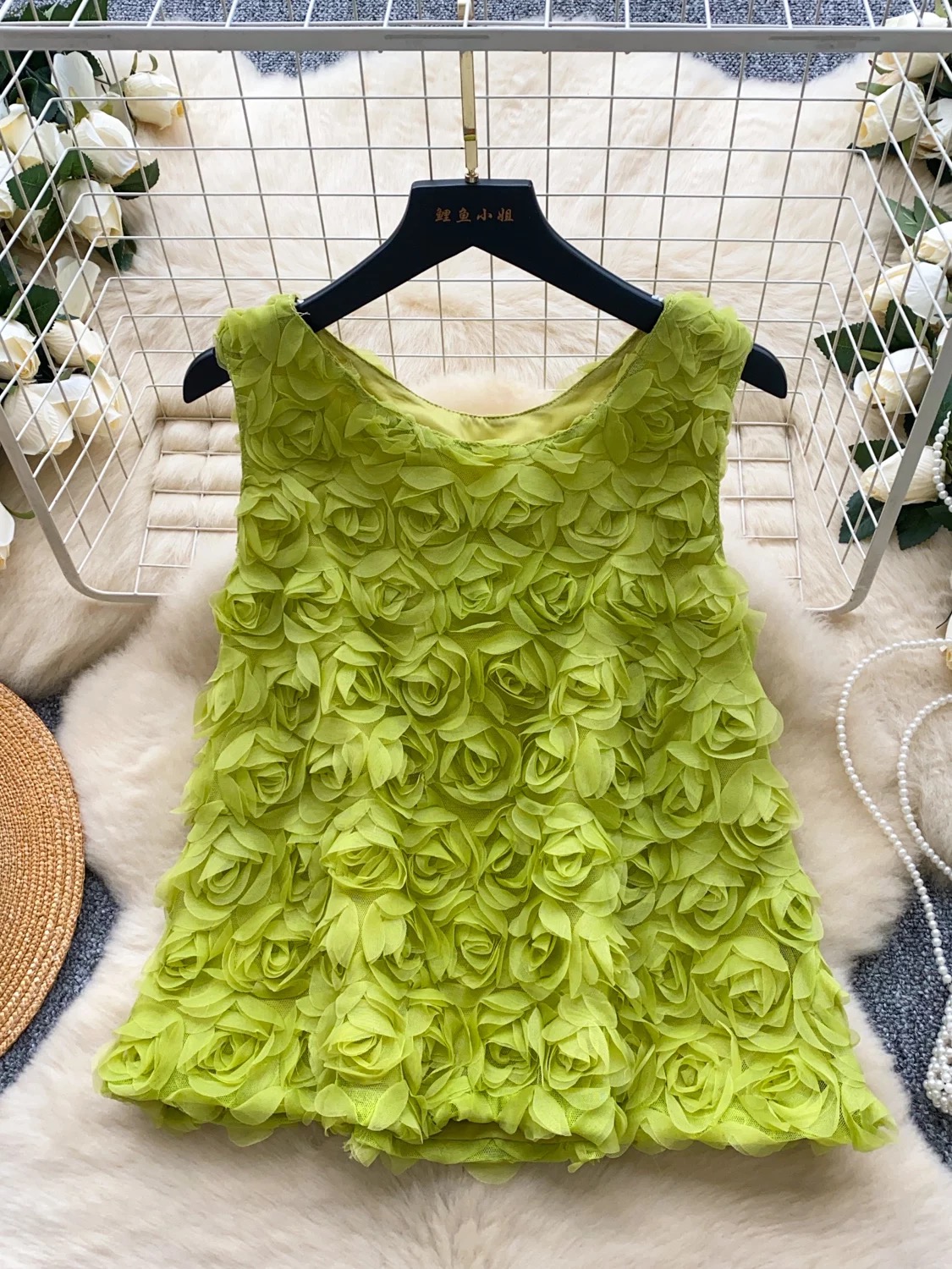 In a lifestyle top FTO176 image