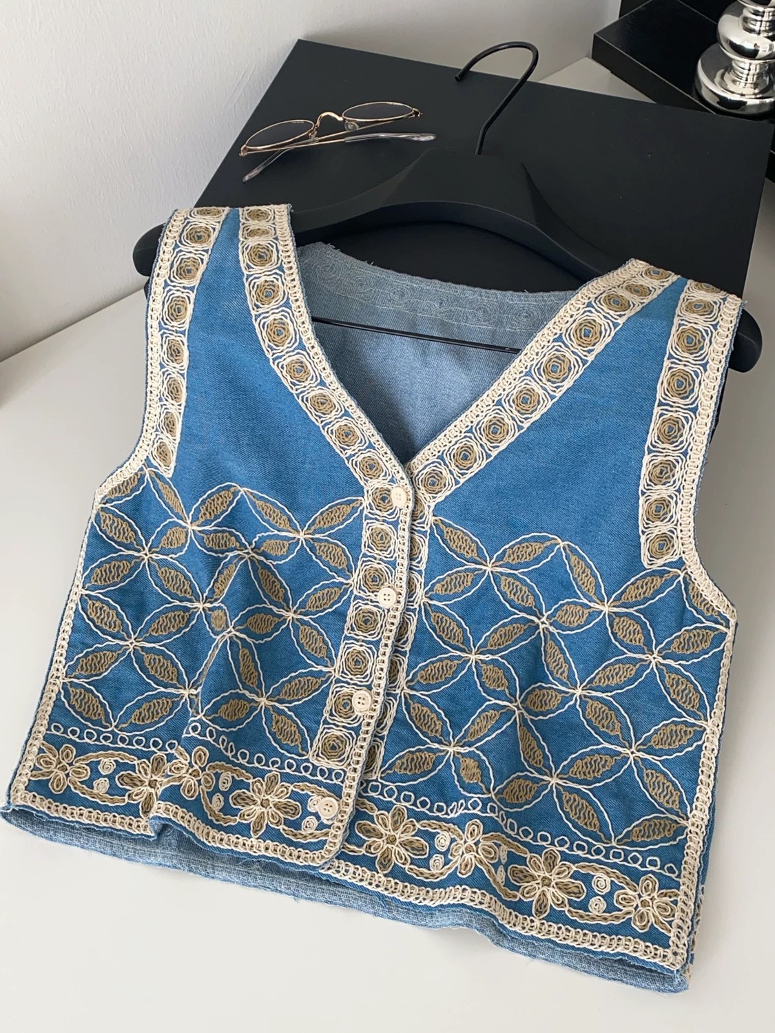 Miss independent embroidery top CTO866 image