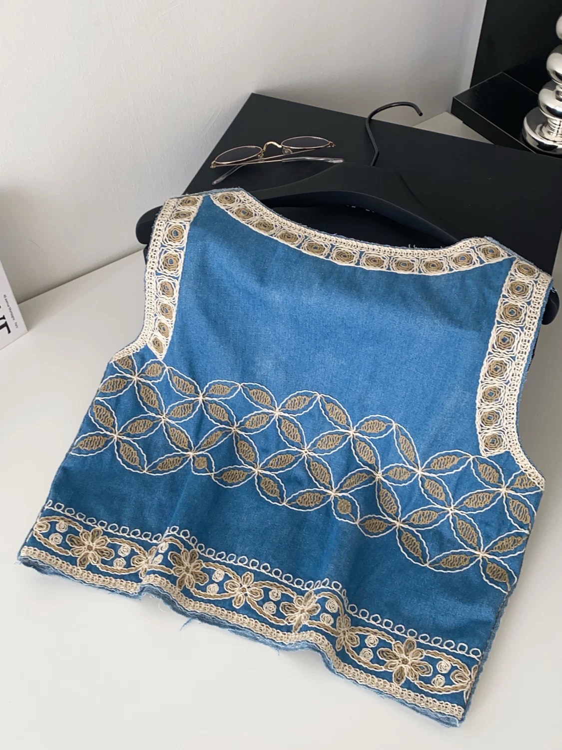 Miss independent embroidery top CTO866 image