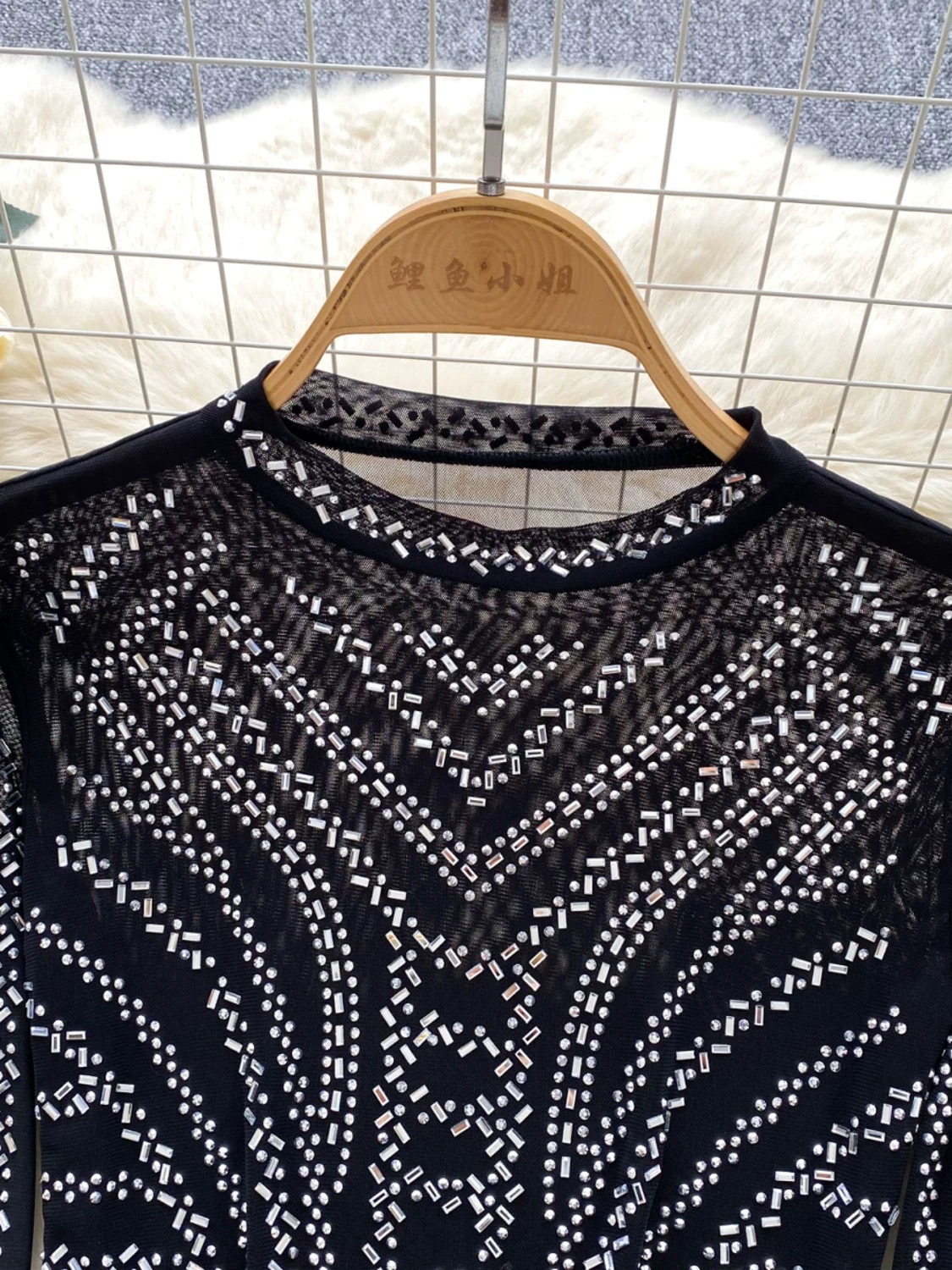 Sipping fine wine top CTO476 image